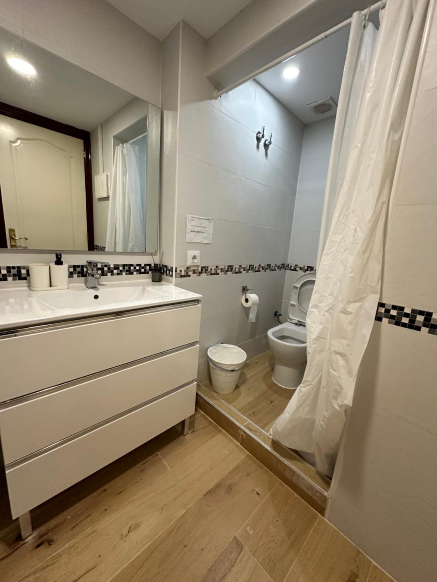 Fudodo舒适3 Beds Hotel L'Hospitalet de Llobregat Exterior foto